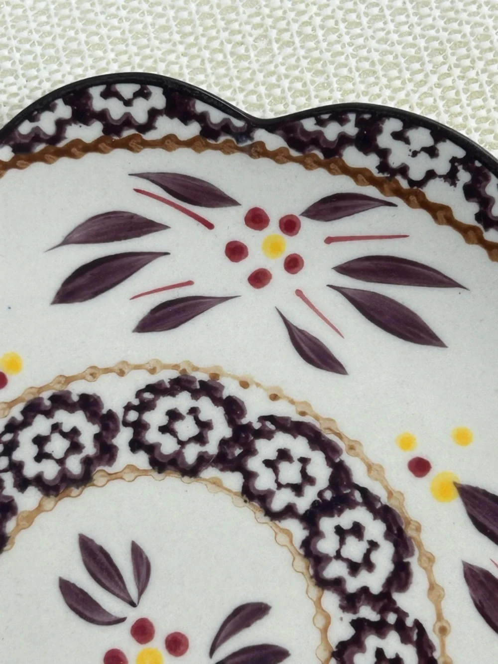 Temp-Tations decorative scalloped